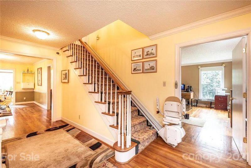 1206 10th St NW, Hickory, NC 28601