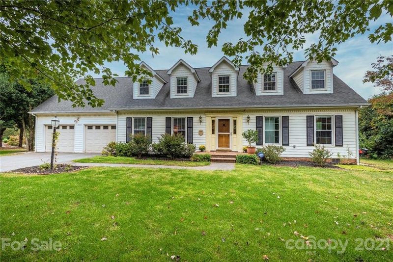 1206 10th St NW, Hickory, NC 28601