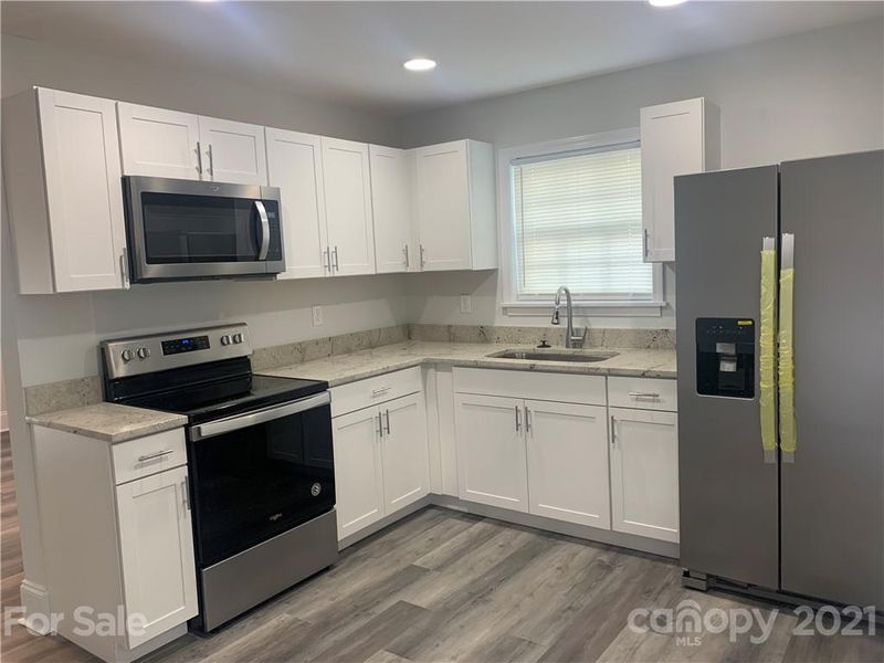 2231 Longleaf Dr, Charlotte, NC 28210