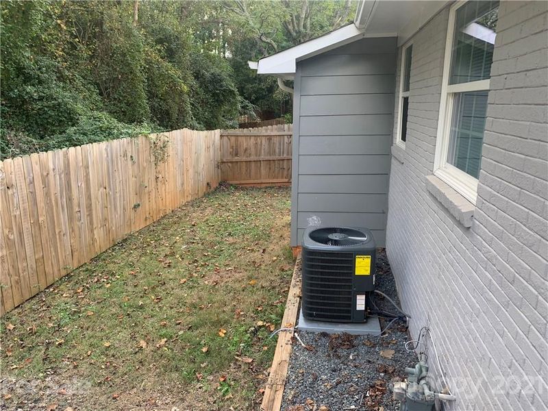 2231 Longleaf Dr, Charlotte, NC 28210
