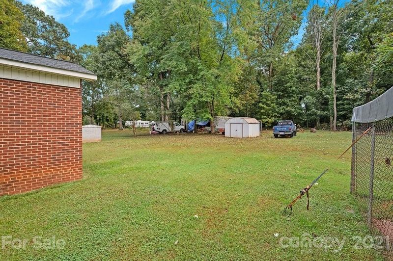 400 Rowe Dr, Newton, NC 28658