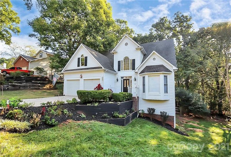 1011 Gateshead Ln, Matthews, NC 28105