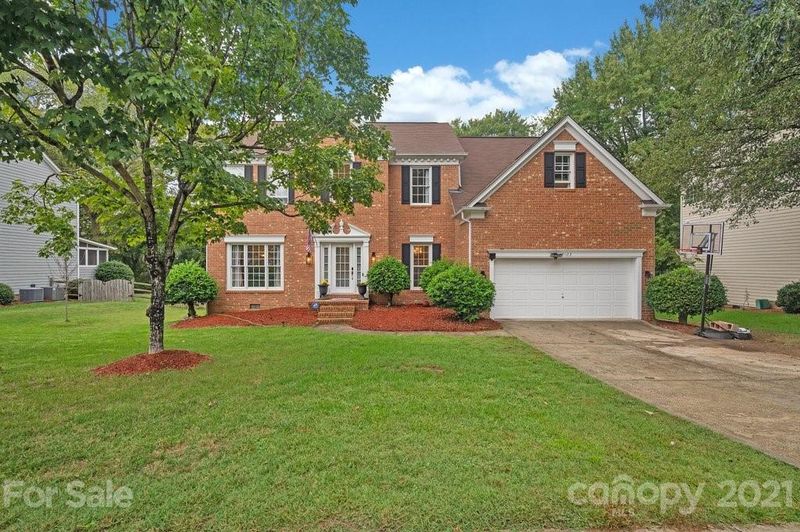 5103 Fairvista Dr, Charlotte, NC 28269