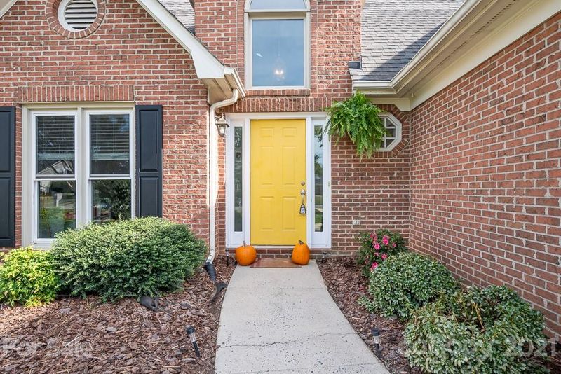 748 Emerson Rd, Mooresville, NC 28115