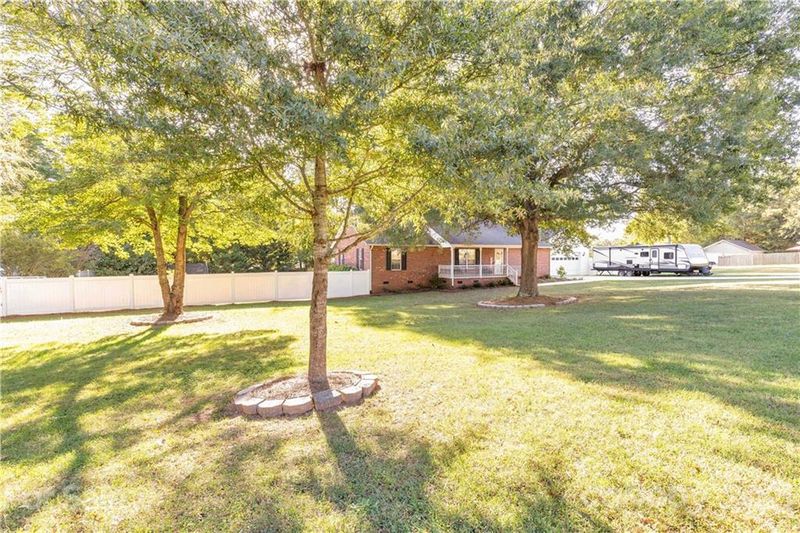 142 Scotch Pine Dr, York, SC 29745