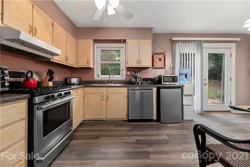 902 Westbrook Dr #21, Newton, NC 28658