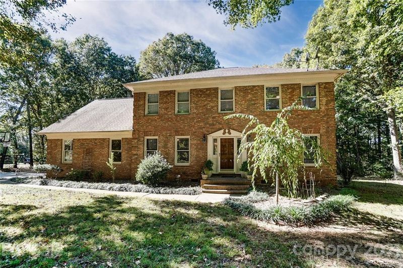 6000 Greystone Dr, Matthews, NC 28104