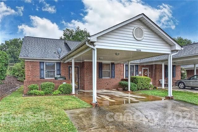 19990 Oak Leaf Cir, Cornelius, NC 28031