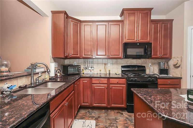 7402 Dover Mill Dr, Concord, NC 28025