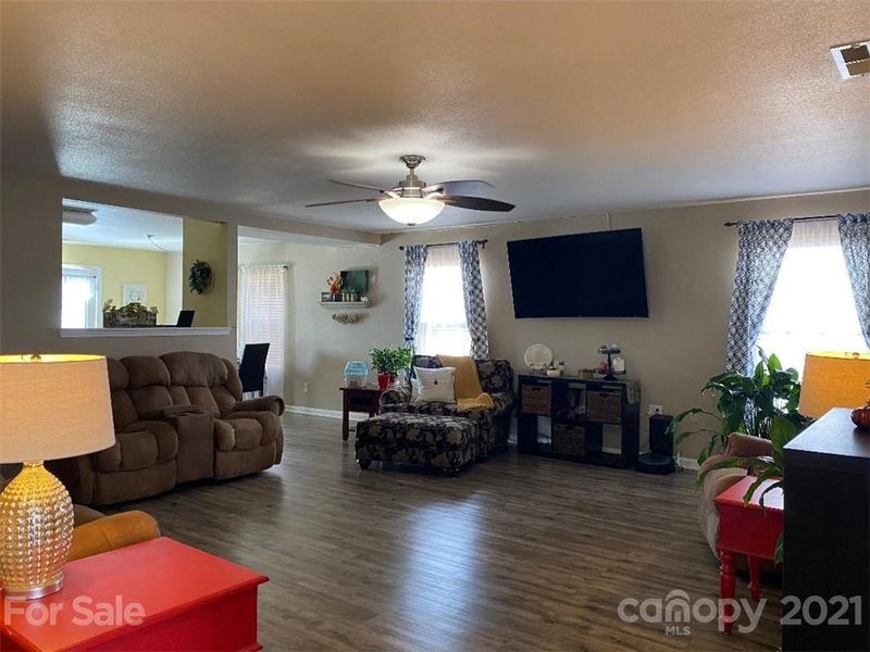 3343 Pikes Peak Dr, Gastonia, NC 28052