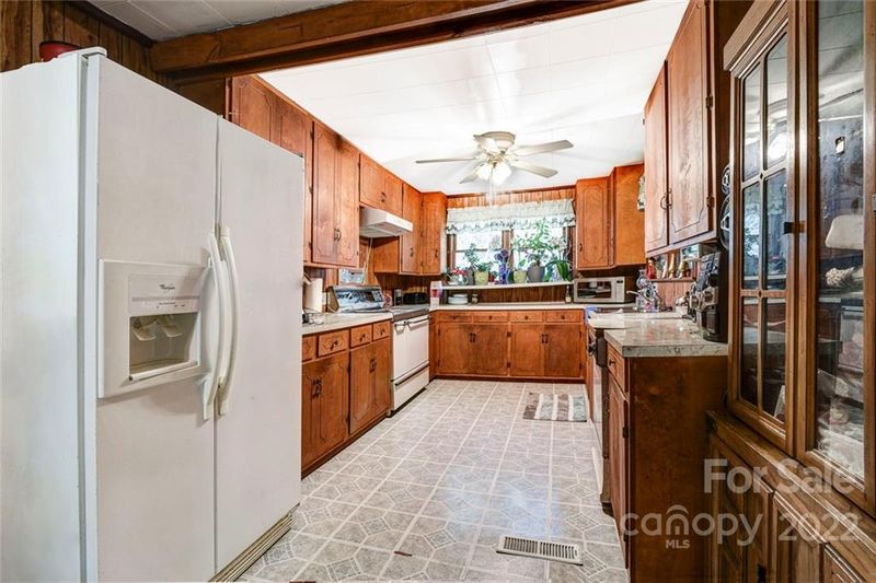 3013 Oakwood Dr, Gastonia, NC 28052