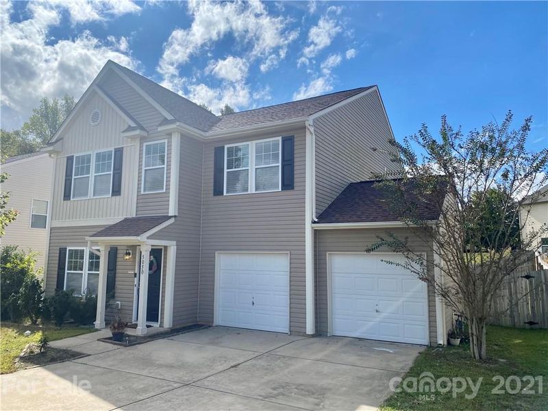 5050 Meanna Dr, Clover, SC 29710