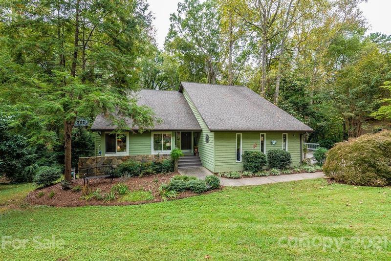 1041 16th Avenue Pl NW, Hickory, NC 28601