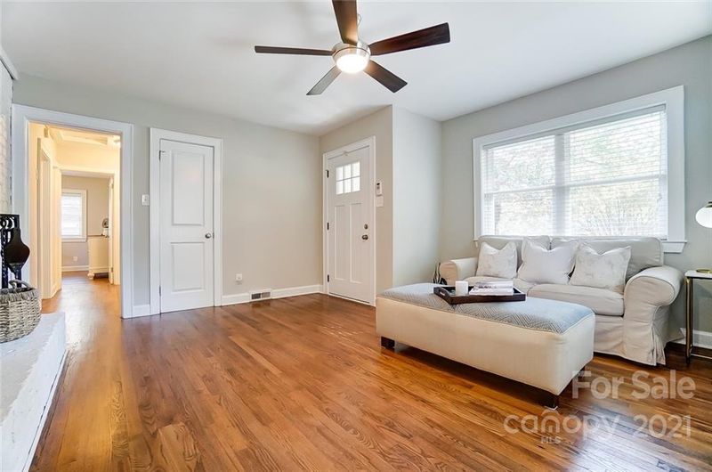 4622 General Pershing Dr, Charlotte, NC 28209