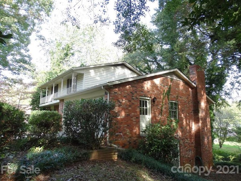 1010 6th Ave NW, Hickory, NC 28601