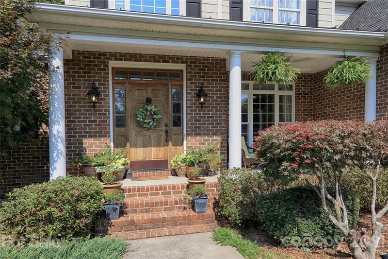 161 Upper Oak Dr, Statesville, NC 28625