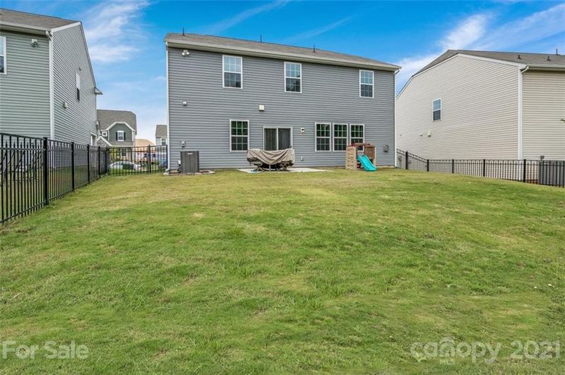 142 Haddonsfield Dr, Mooresville, NC 28115