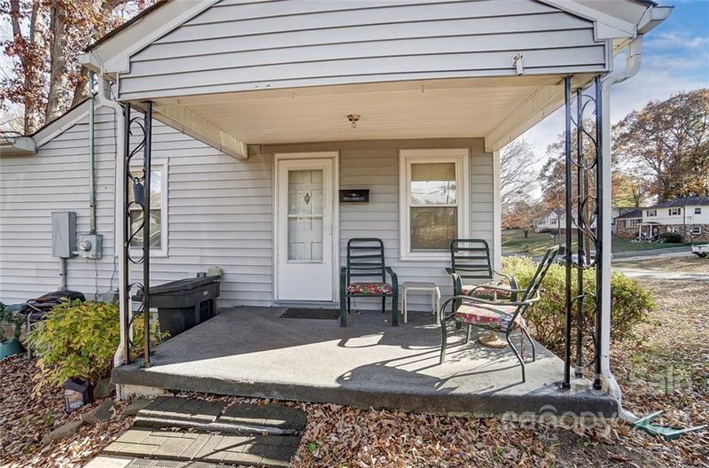 113 S Pine St, Lowell, NC 28098