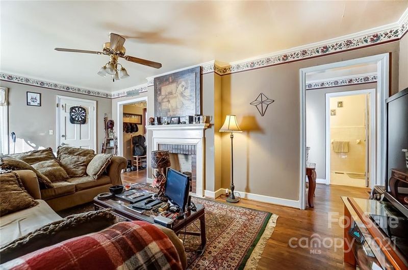 113 S Pine St, Lowell, NC 28098