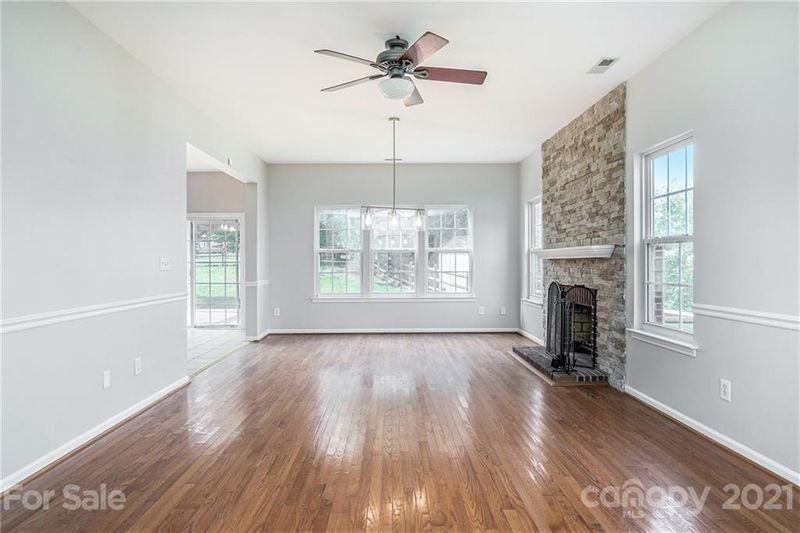 2424 Acadia Ct, Kannapolis, NC 28083