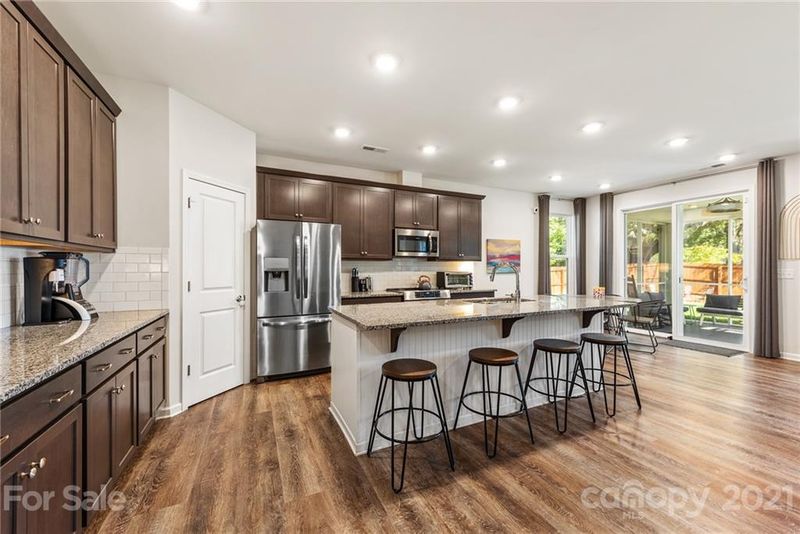 6042 Fox Crossing Dr, Charlotte, NC 28216