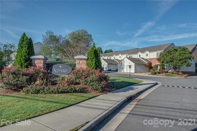 6908 Misty Pine Ln, Charlotte, NC 28217