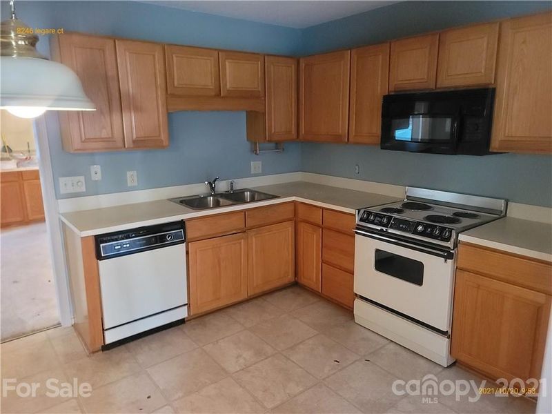 8246 Legare Ct, Charlotte, NC 28210
