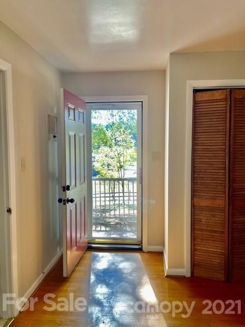 1475 Old Lenoir Rd, Hickory, NC 28601