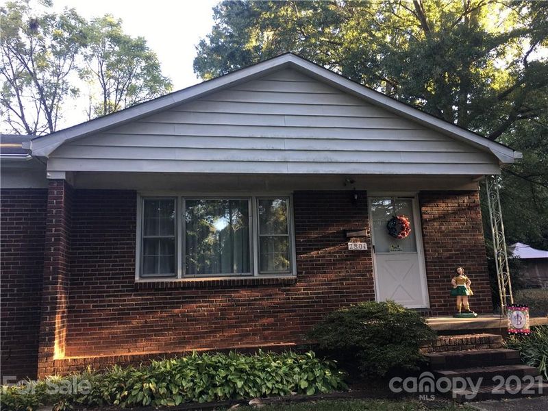 2801 Arnold Dr, Charlotte, NC 28205
