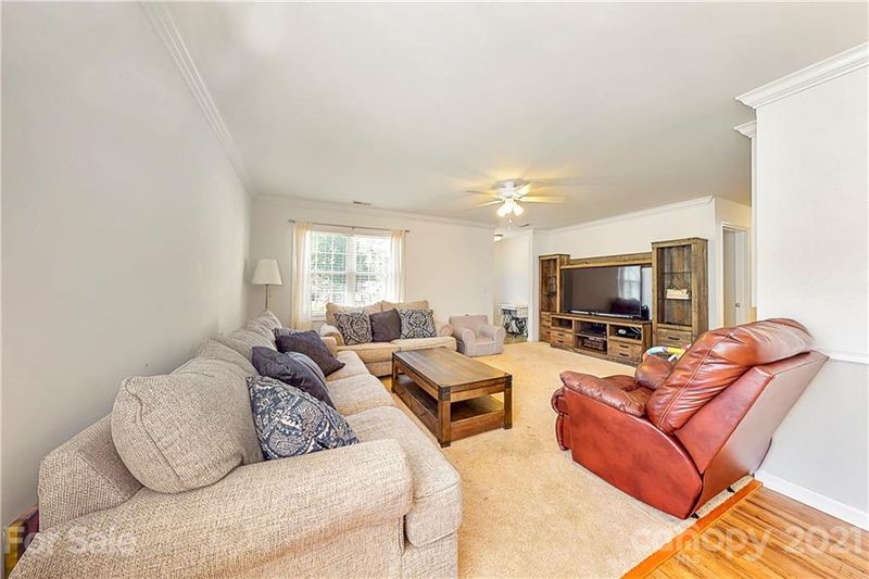 571 Marigold Dr, Kannapolis, NC 28083