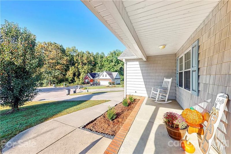 571 Marigold Dr, Kannapolis, NC 28083