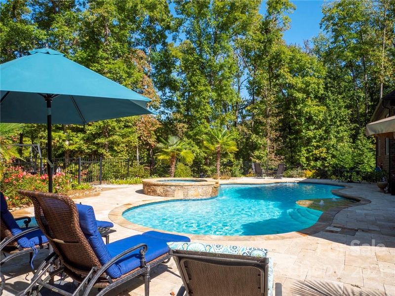 2130 Pondmeade Ln, Matthews, NC 28104
