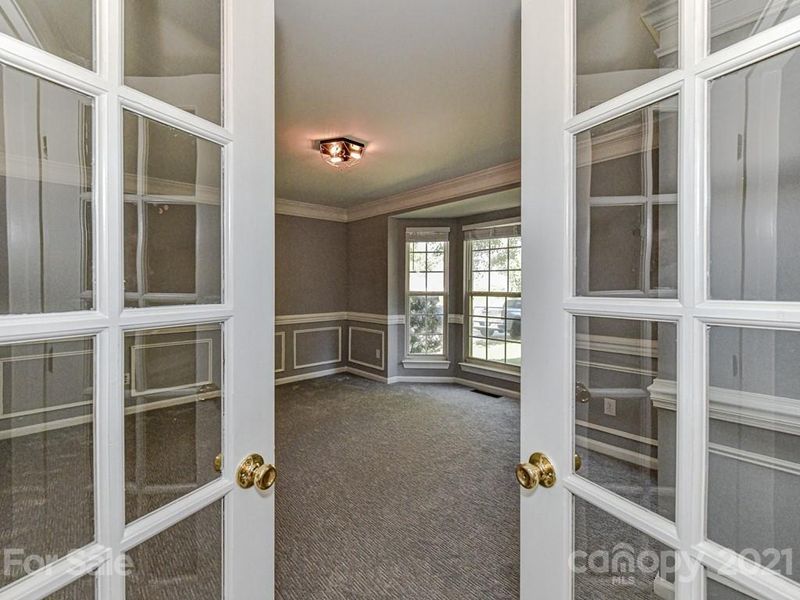 15627 Donnington Dr, Charlotte, NC 28277