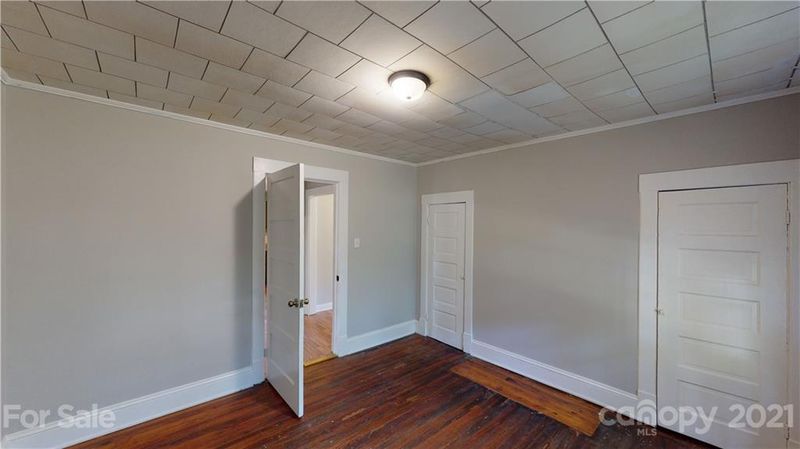 57 13th St SE, Hickory, NC 28602