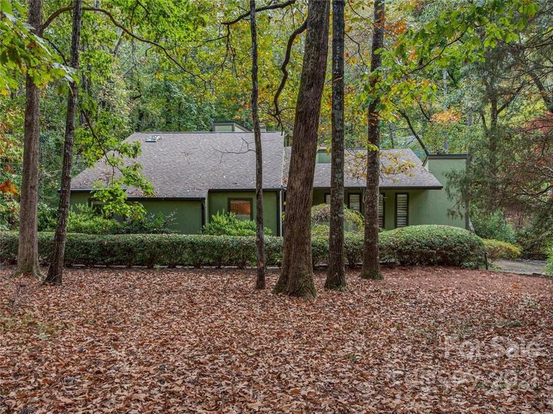 825 Stratfordshire Dr, Matthews, NC 28105
