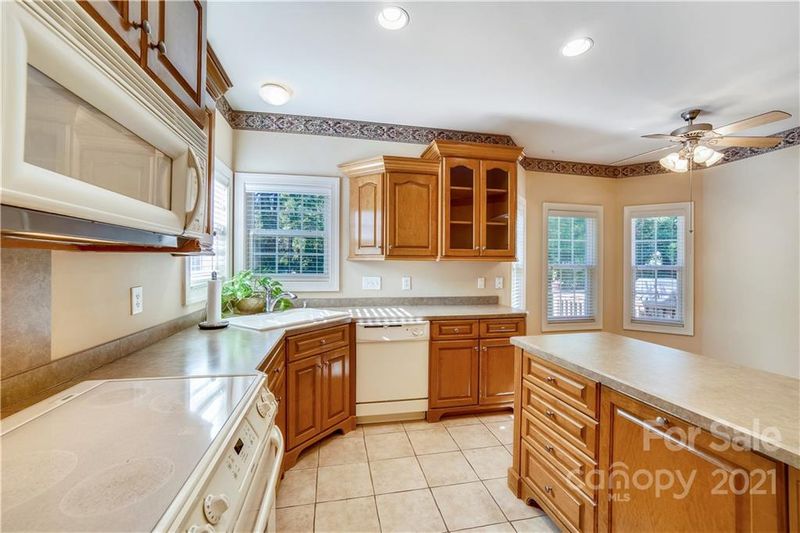 2300 Tradewind Ct, Gastonia, NC 28054