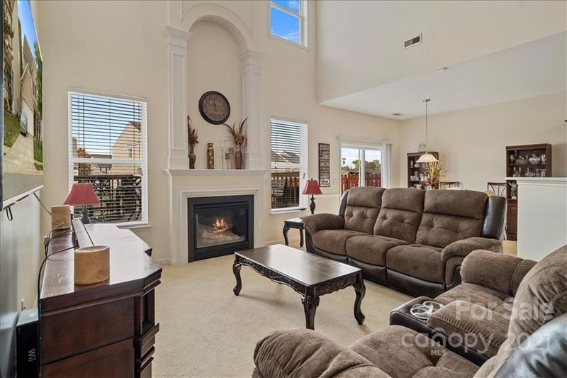 4815 Sunburst Ln, Charlotte, NC 28213