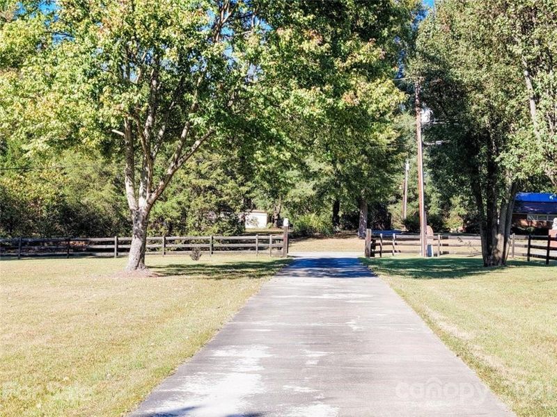 2401 Primm Rd, Charlotte, NC 28216