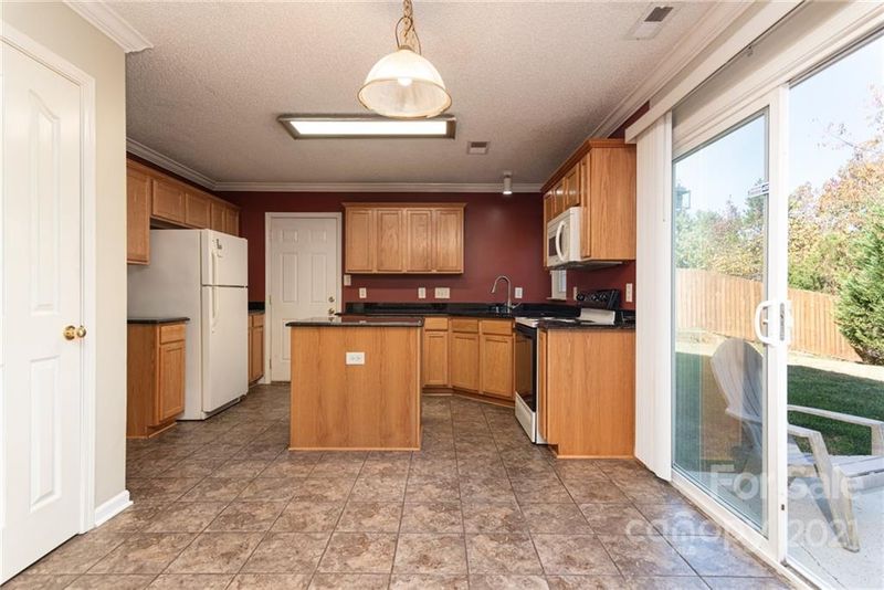 5814 Briggs Dr #201, Charlotte, NC 28269