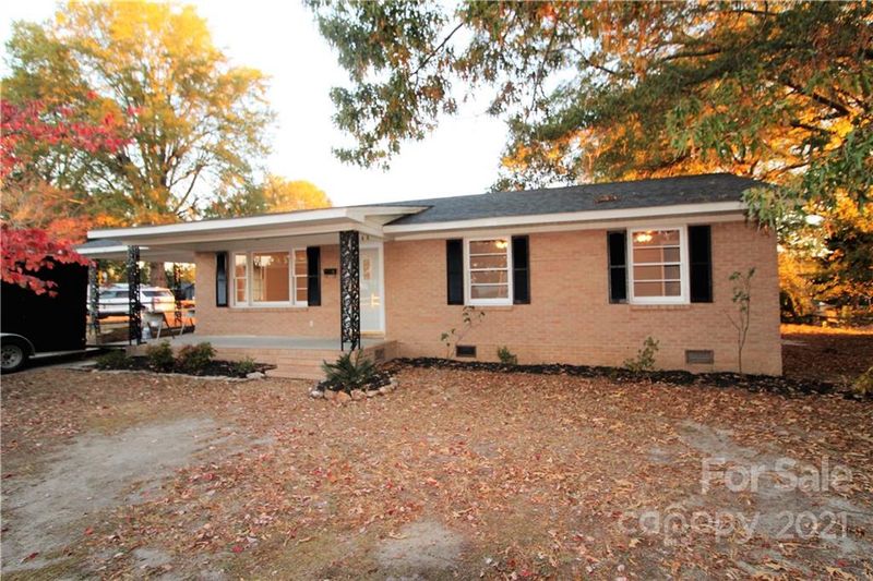211 Hilltop Ln, Clover, SC 29710