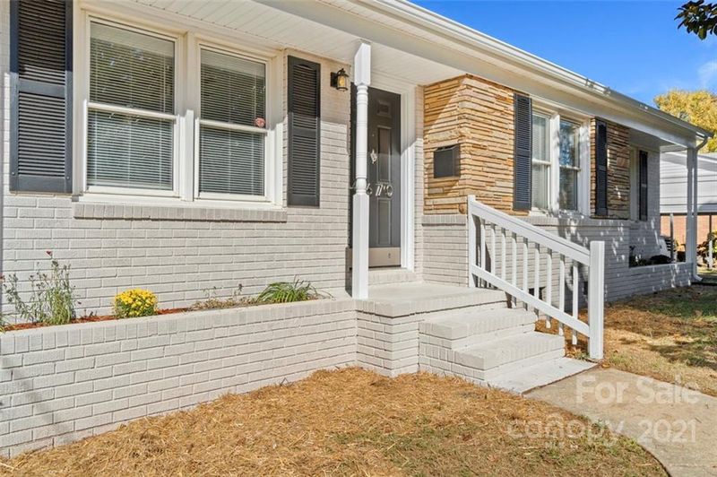4670 Brooktree Dr, Charlotte, NC 28208
