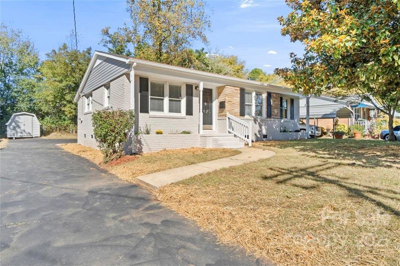 4670 Brooktree Dr, Charlotte, NC 28208