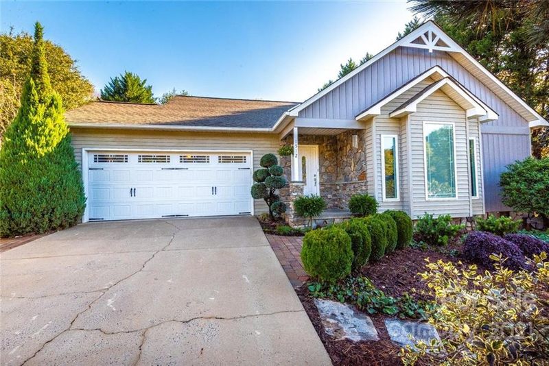 1512 Running Deer Dr NW, Conover, NC 28613