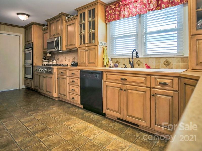 1506 E Perry St, Gastonia, NC 28054