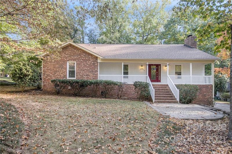 5826 Camelot Dr, Charlotte, NC 28270