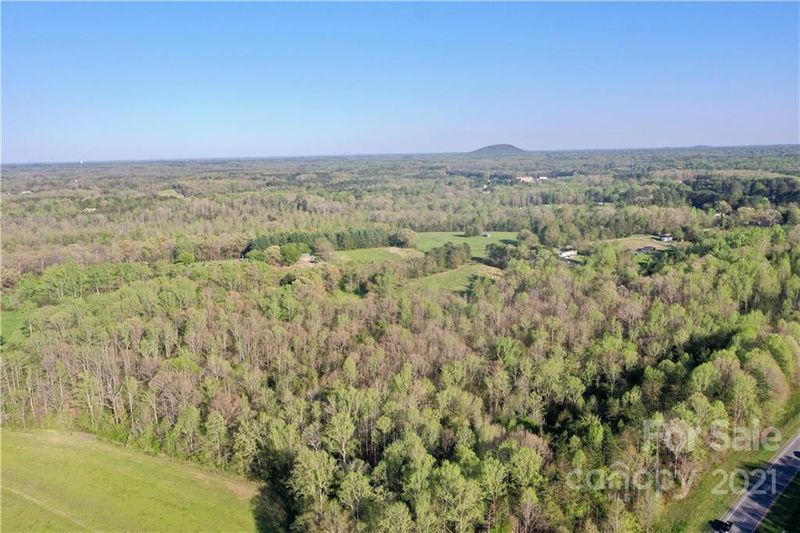 000 Towers View Dr, Dallas, NC 28034
