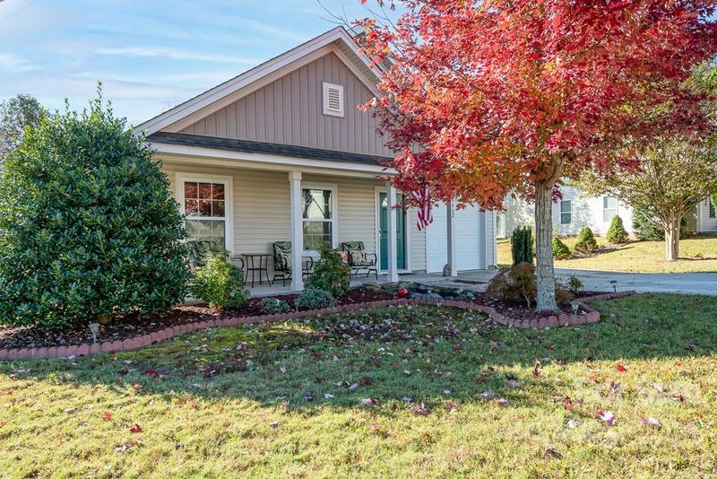 1462 Winter Dr, Statesville, NC 28677