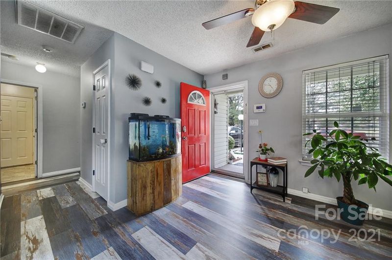 1244 Log Cabin Rd, Charlotte, NC 28213