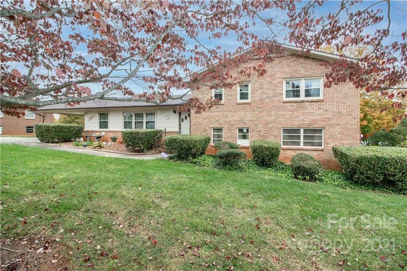 902 Thomas St, Statesville, NC 28677