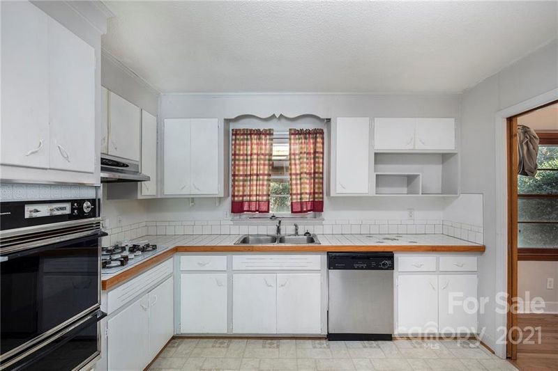 5411 Amity Pl, Charlotte, NC 28212
